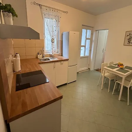 Vela - Classic One Bedroom Apartment